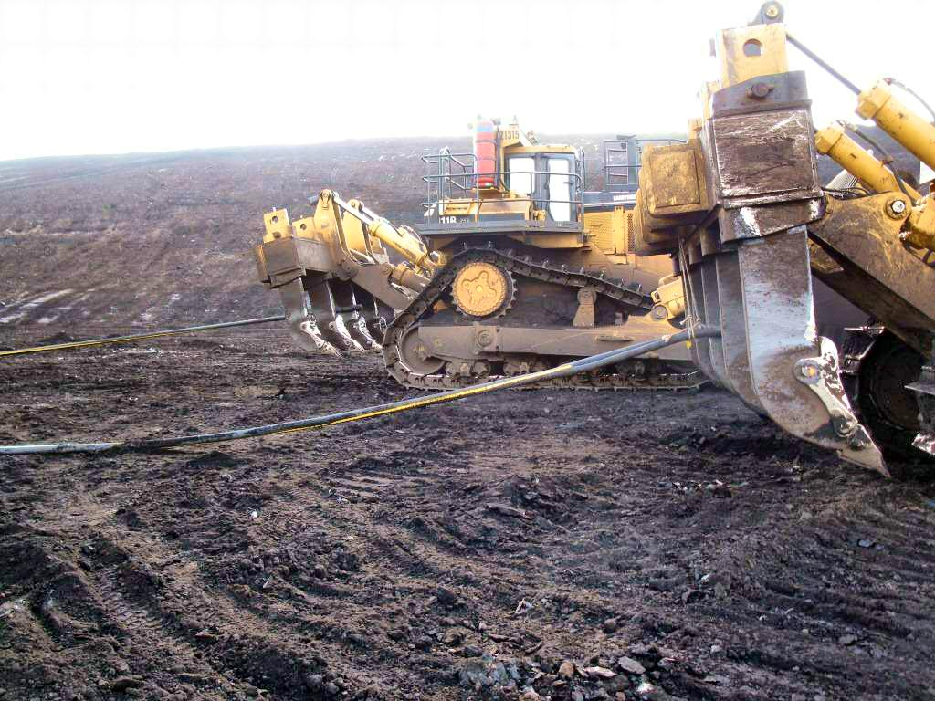Kevlar Bulldozer Recovery Strop in use recovering bulldozer on open cut mine site